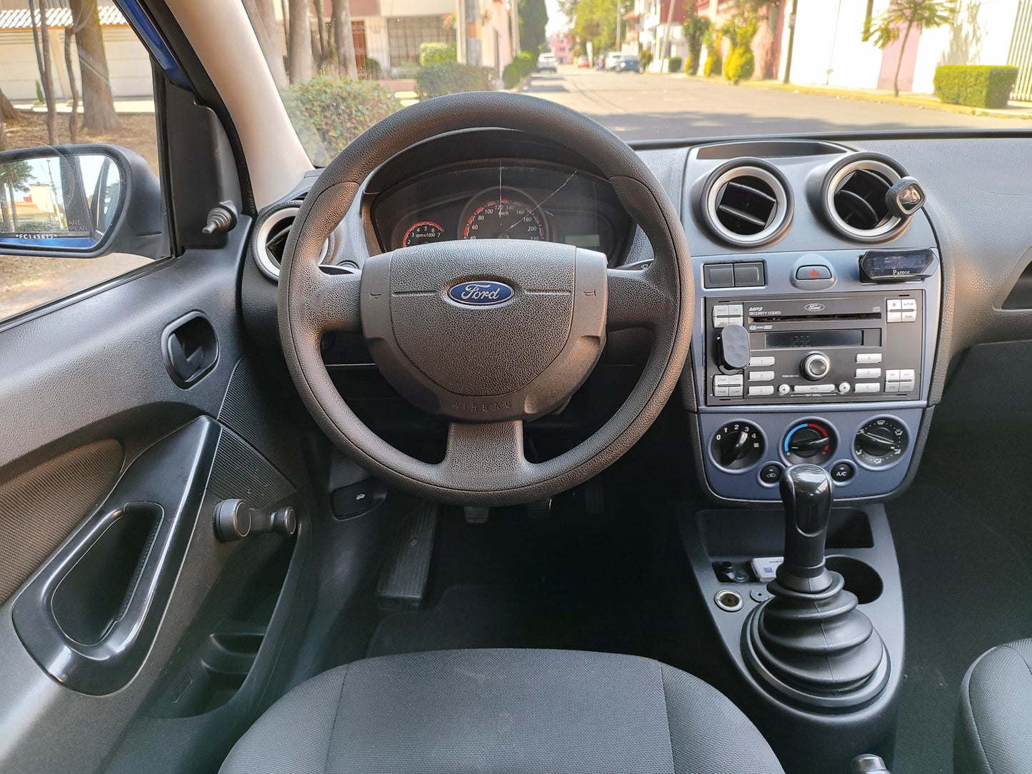 Ford Ikon 2015